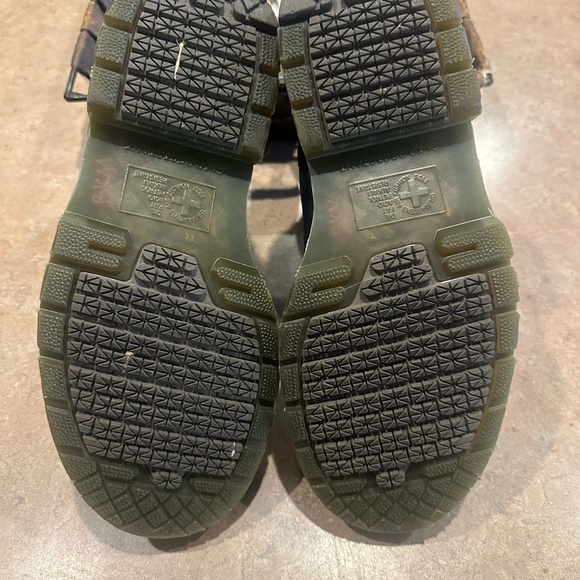 Practically New. Worn 2 times!  No flaws - Picture 4 of 6